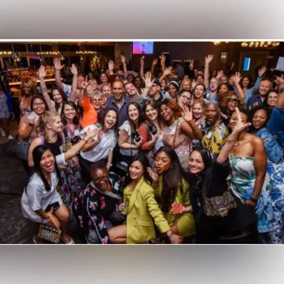 LIKE THIS NOTIFICATION FOR ACCESS TO MY CLOSET AND FOR MY UPCOMING SHOWS - Picture 5 of 7